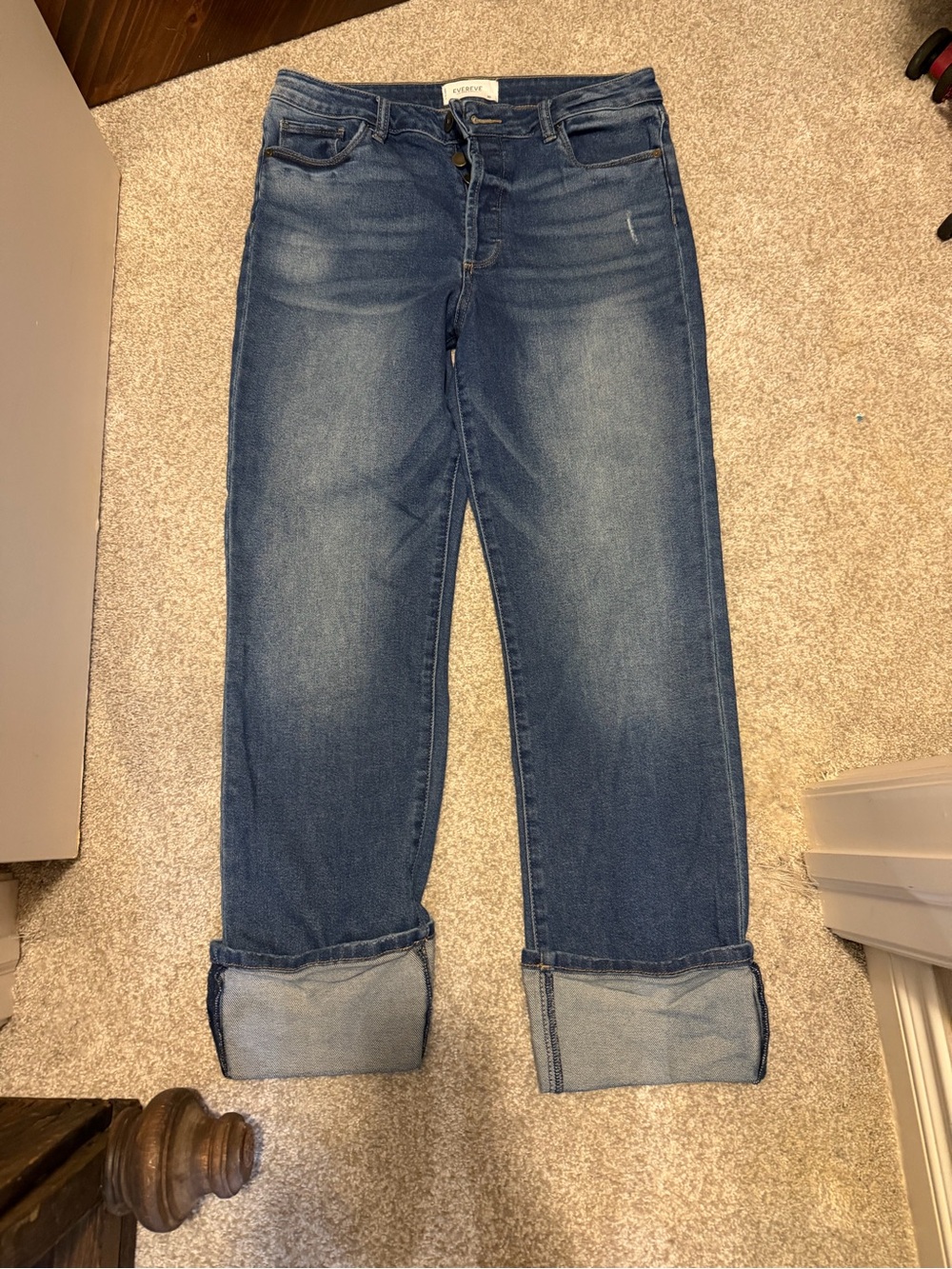 Evereve Boyfriend Jeans in Mid Blue Wash